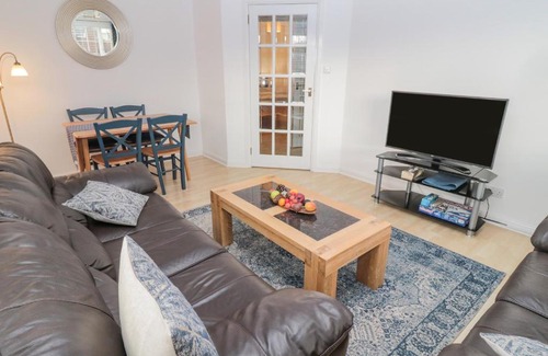 Embleton Haus | 6 Westview