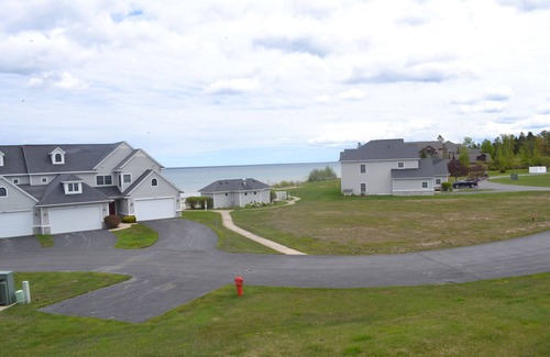 Mackinaw City Eigentumswohnung | 20560 Sweet 2 Bedroom Condo ohne Zugang zur Garage