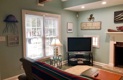 Northeast Virginia Beach Hütte | 60 Seconds 2 Beach - Duplex 1 of 2