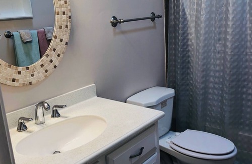 Northeast Virginia Beach Hütte | 60 Seconds 2 Beach - Duplex 1 of 2