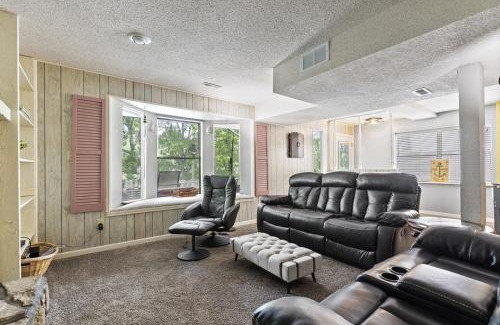 Linn Creek Haus | 6bedrooms, ramp boat dock slips water toys, nice cove area