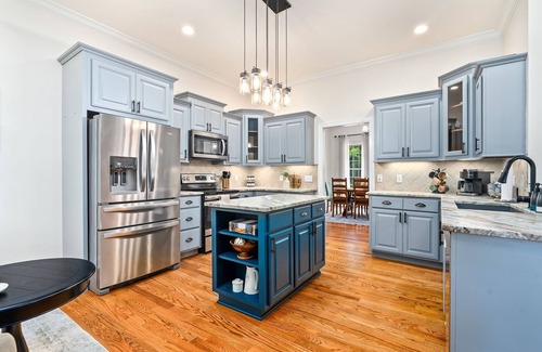 Auburn - Opelika Haus | 6BR | 5 min to RTJ | Game Room | Back Deck with Grill | Sleeps 15