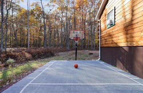 Hickory Hills Haus | 6BR Cabin w Fire Pit Game Room & Basketball