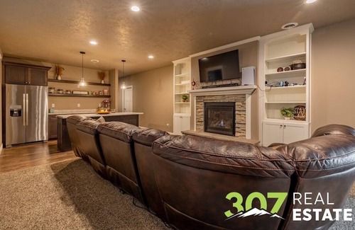 Powell Haus | 6BR Luxury Home w/Theatre, Sports Court & Only 20min from Cody