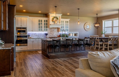 Powell Haus | 6BR Luxury Home w/Theatre, Sports Court & Only 20min from Cody