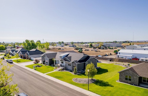 Powell Haus | 6BR Luxury Home w/Theatre, Sports Court & Only 20min from Cody