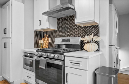 West Somerville Haus | 6BR3BATH 16G + FREE 4 Parking + Outdoor Furniture