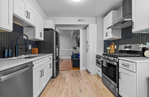 West Somerville Haus | 6BR3BATH 16G + FREE 4 Parking + Outdoor Furniture