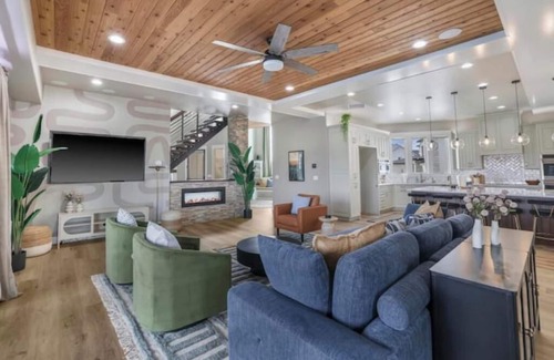 Twin Falls Villa | 6K SQFT Lux |Heated Pool|Hot Tub |Sauna |Speakeasy