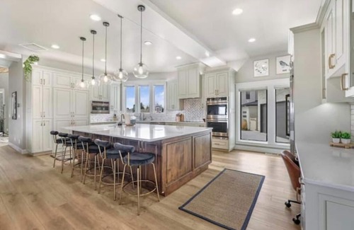 Twin Falls Villa | 6K SQFT Lux |Heated Pool|Hot Tub |Sauna |Speakeasy