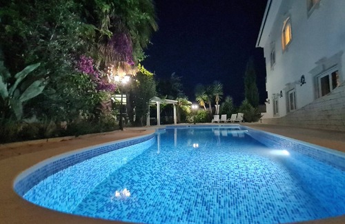 Maceira Haus | 7 Bedroom Residence at Villa☆☆☆☆☆ (20-25 Guests) by Silver Village Residence