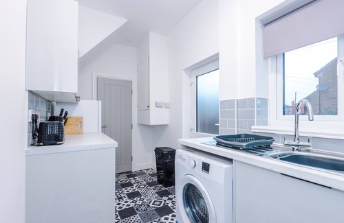 Atherton Haus | 7 Beds |Large House |Contractors