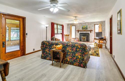 Dayton Haus | 7 Mi to Bighorn Natl Forest Dog-Friendly Home