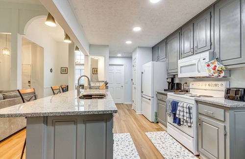 Covington Haus | 7 Mi to Dtwn Covington: Bright Home w/Deck & Yard