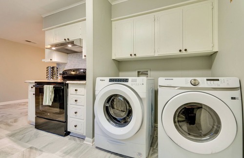 Reservoir Haus | Lovely Little Rock Home w/ Fire Pit & Yard!