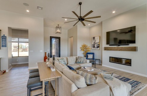 Apache Junction Haus | 7 Mi to Lost Dutchman Home with Pool and Patio!