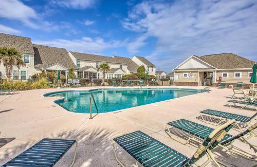 Carolina Forest Wohnung | 7 Mi to Myrtle Beach Boardwalk Condo with Balcony!