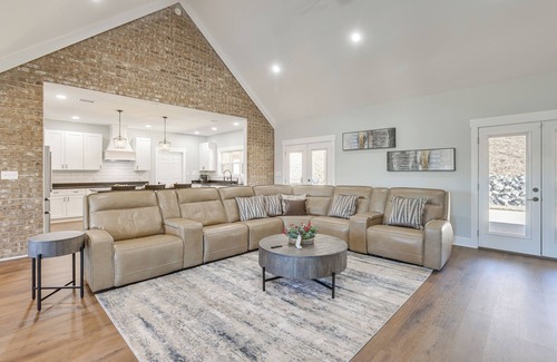 Lincoln Haus | 7 Mi to Talladega Superspeedway: Home w/ Lake View