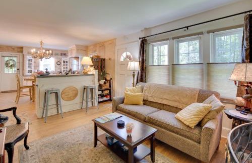 Royal Pines Haus | 7 Mi to The Biltmore Le Canard Cottage with Porch