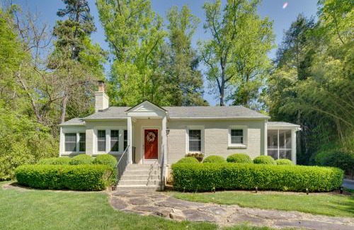 Royal Pines Haus | 7 Mi to The Biltmore Le Canard Cottage with Porch