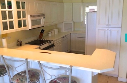 Seven Mile Beach Eigentumswohnung | 7 Mile Beach-Front Condo mit 3 Betten / 3 Bädern und 2 Queensize-Betten - max. 10