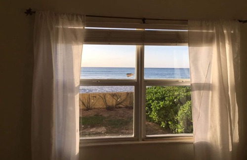 Seven Mile Beach Eigentumswohnung | 7 Mile Beach-Front Condo mit 3 Betten / 3 Bädern und 2 Queensize-Betten - max. 10