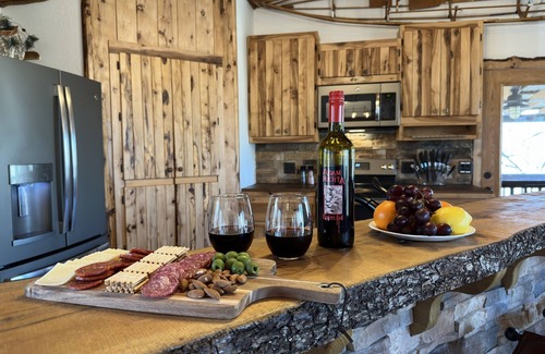 Bolivar Haus | 7 Min. to Downtown Bolivar- River Frontage-Remote & Relaxing, Kayaks & Hot Tub