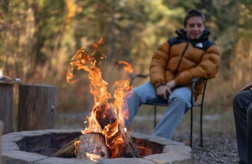 Coram Haus | 7 Min To Glacier, Fire Pit, Great Memories