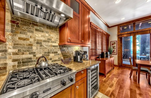 Sierra Shores Haus | Gemütliches Haus am See - Schritte zum Lake Tahoe - 3BR / 3BA - Atemberaubende Aussicht