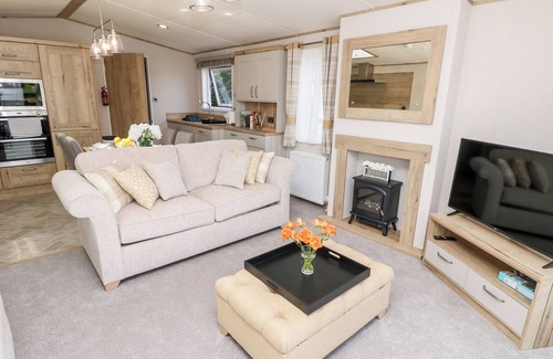 Woodfalls Hütte | 7 WILD HAVEN, pet friendly, with a garden in Landford