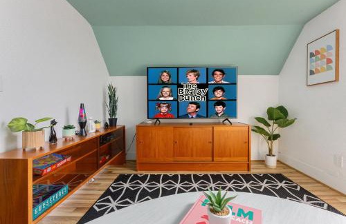 Traverse City Wohnung | 70's Vibe Beach Downtown AC Nightlife