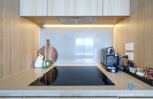 Coffs Harbour Wohnung | 708 on CODA – Modern 1BR Apartment with Balcony & City Views