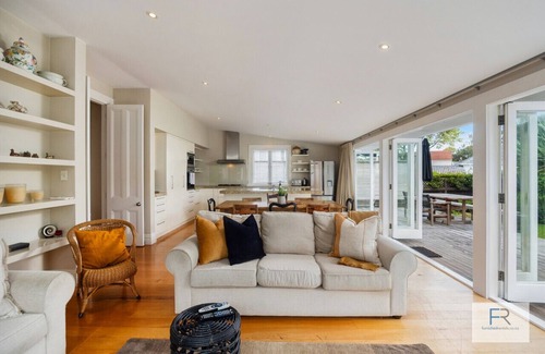 Epsom Wohnung | Magnificent Villa Getaway