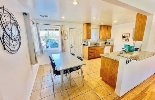 Northeast Reno Haus | 7Bedroom|3Bath|Sleeps21|9TVs