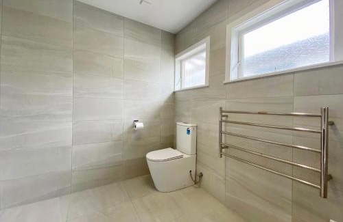 Browns Bay Haus | 7BR 3BH Beach Escape. 2 min to Browns Bay Beach