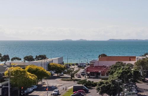 Browns Bay Haus | 7BR 3BH Beach Escape. 2 min to Browns Bay Beach