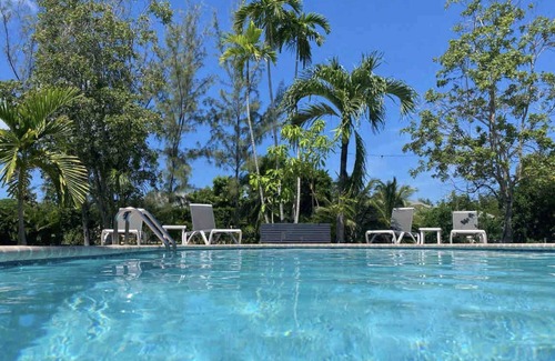 Seven Mile Beach Wohnung | 7mile-Hidden Hideaway-King Bed-Kitchen-Pool