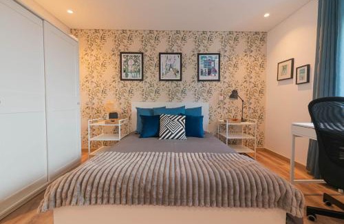 Santo Antonio dos Olivais Haus | 7Min to Uni Sé-Velha - AC - Work Desk - 300MBs WiFi - Suite 5