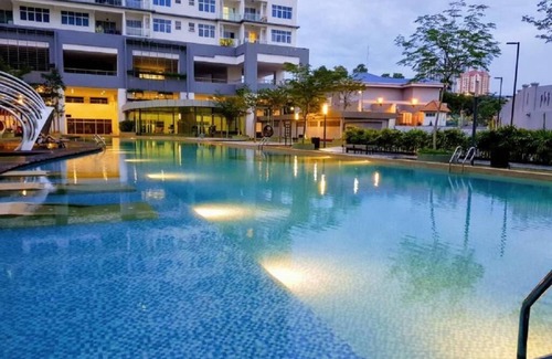 Bandar Puchong Jaya Eigentumswohnung | 8-9pax / 5min zu Fuß IOIMall / Puchong / 15min Fahrt nach Sunway / 中文 中文