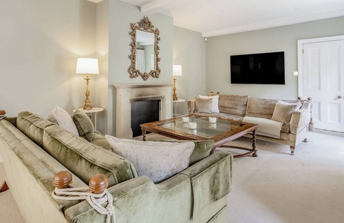 Canford Magna Hütte | 8 bedroom accommodation in Wimborne