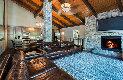 Zephyr Cove Haus | 8 bedroom Estate close to the beach