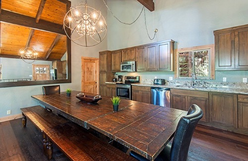 Zephyr Cove Haus | 8 bedroom Estate close to the beach