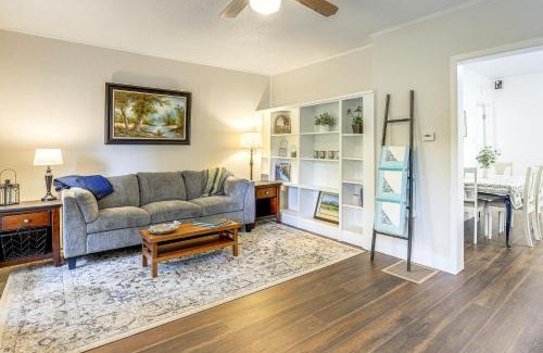 Carver Haus | 8 Mi to Columbia River Gorge Cottage with Deck!