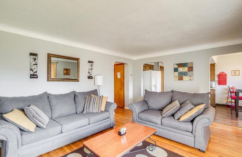 Garfield Heights Haus | 8 Mi to Dtwn Cleveland Quiet Home with Fenced Yard