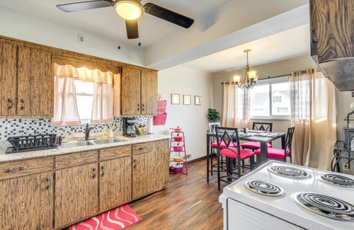 Garfield Heights Haus | 8 Mi to Dtwn Cleveland Quiet Home with Fenced Yard