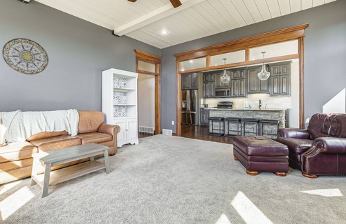 De Pere Hütte | 8 Mi to Lambeau Field: Family Home in De Pere!