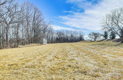 De Pere Hütte | 8 Mi to Lambeau Field: Family Home in De Pere!