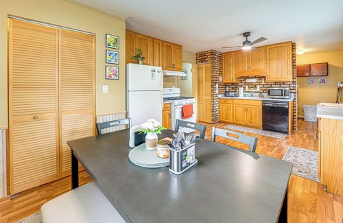 Streamwood Haus | 8 Mi to Nature Center: Streamwood Gem w/Yard!