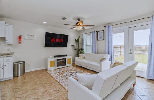 Port Isabel Haus | 8 Mins to SPI Beach Spacious 3BR with Backyard