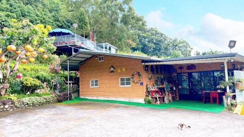 Dongshi District Haus | 82山莊包棟住宿-台中東勢-山景花園